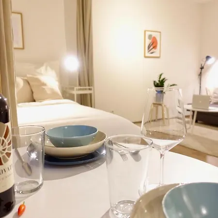 Modernes Studio-apartment Mit Privatem Stellplatz Fuer Bis Zu 4 Personen Nur Wenige Minuten Zur Mosel & Stadt 科布倫茨