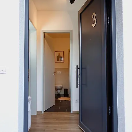 Modernes Studio-apartment Mit Privatem Stellplatz Fuer Bis Zu 4 Personen Nur Wenige Minuten Zur Mosel & Stadt Apartmán