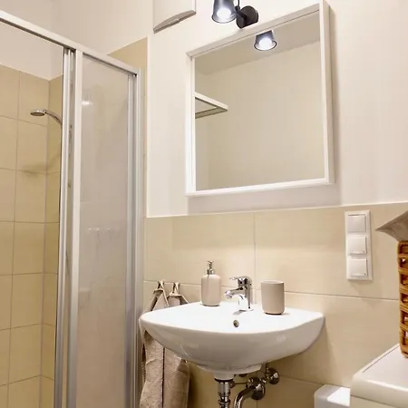 Modernes Studio-apartment Mit Privatem Stellplatz Fuer Bis Zu 4 Personen Nur Wenige Minuten Zur Mosel & Stadt * 科布倫茨